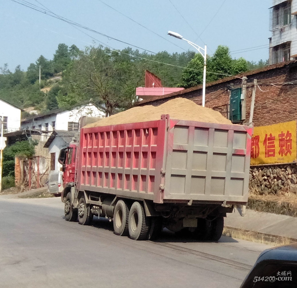 这样的装沙车,是否超载?